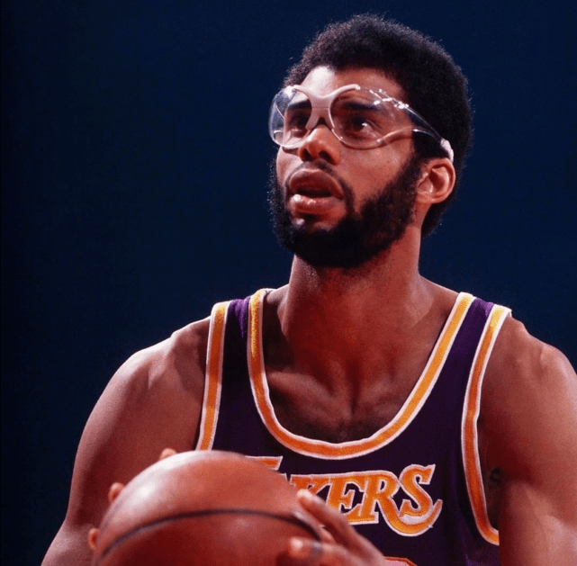 问鼎娱乐- 内部会议纪要 